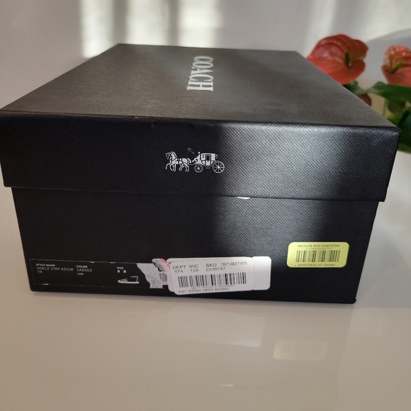 Coach - Picture 3 of 3